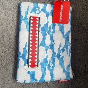 NWT spray ground clutch wristlet